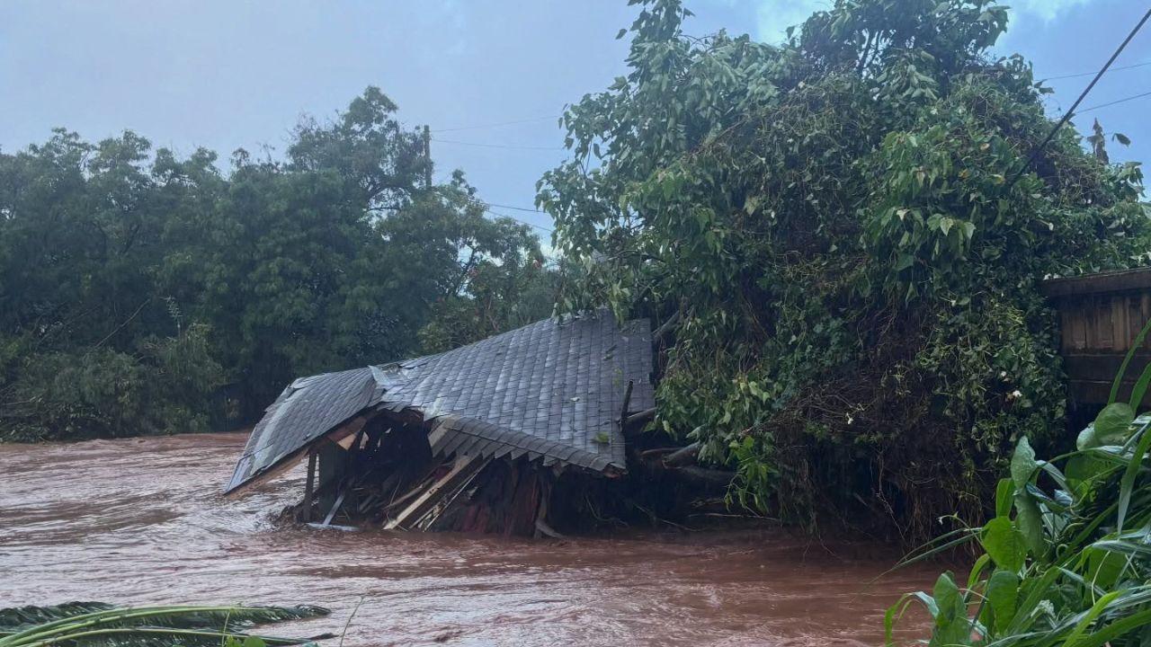 Over 5,500 evacuated as Hawaii faces worst flooding in over 20 years
